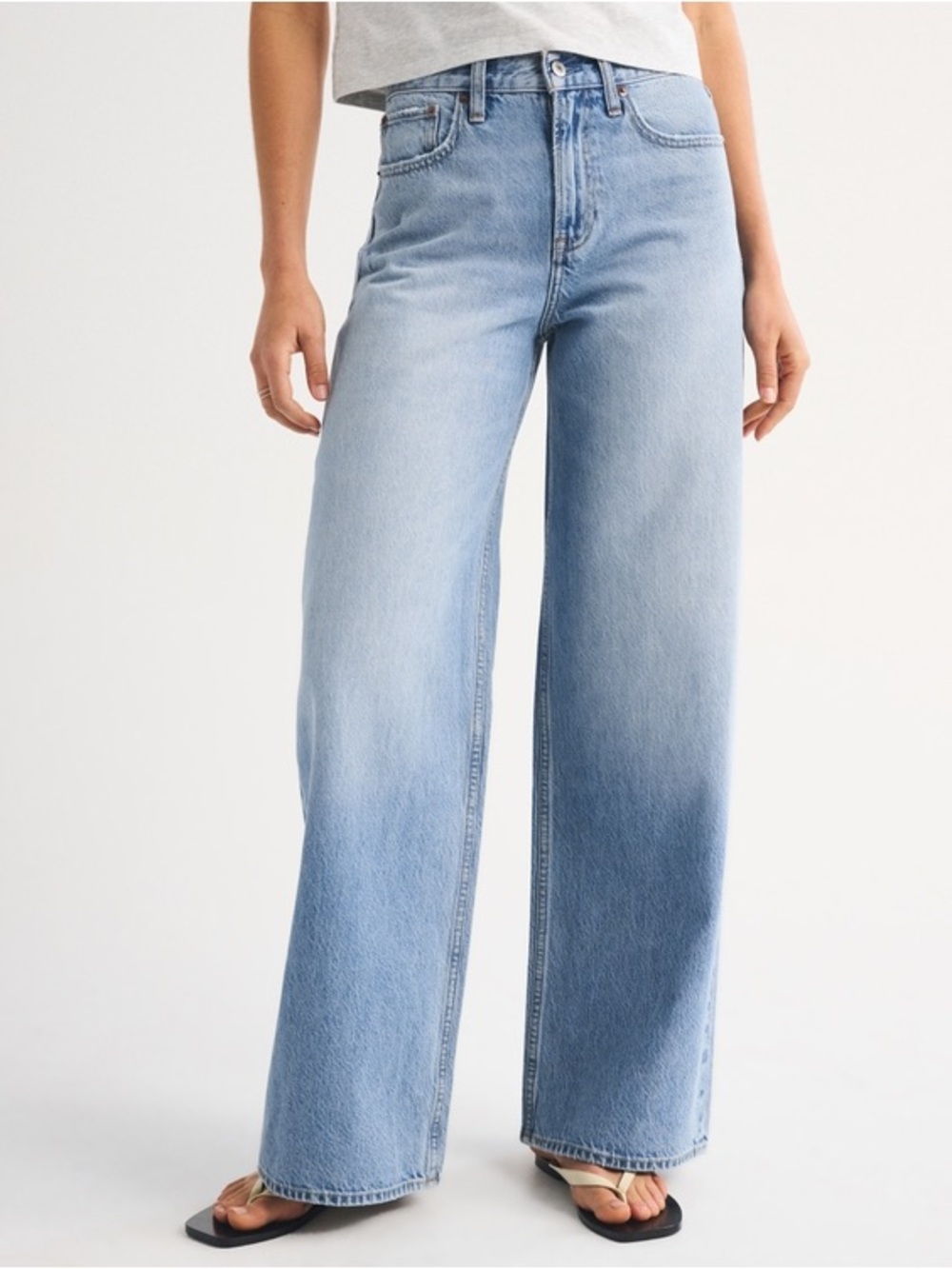Abercrombie & Fitch The wide leg high rise jeans | size 14/32 Lightwash